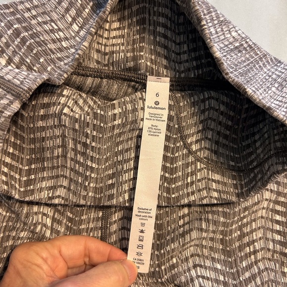 Lululemon Wunder Under HRTight 25”- Gray  and White Arrow Jacquard - Picture 4 of 8